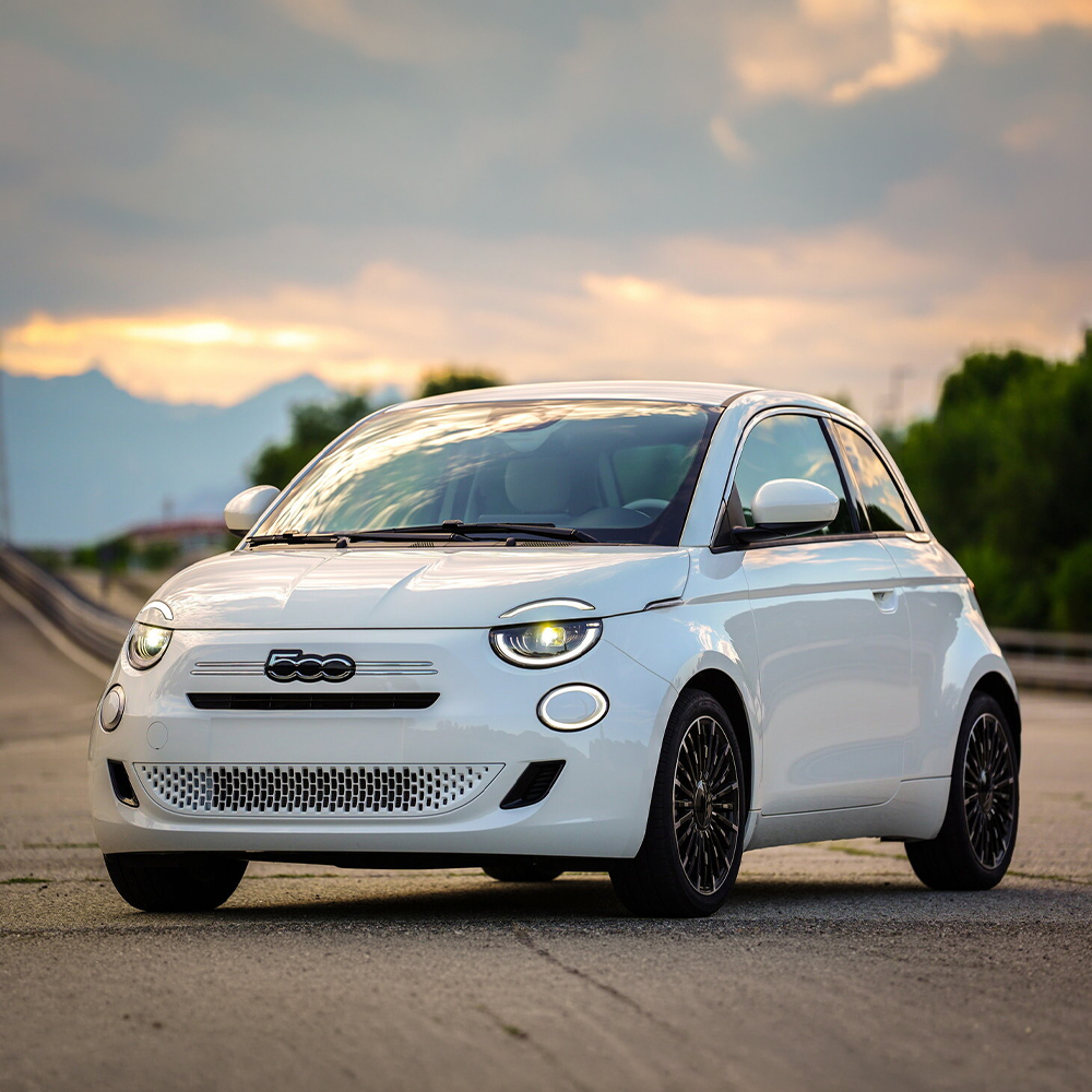 Fiat 500 Hybrid su strada